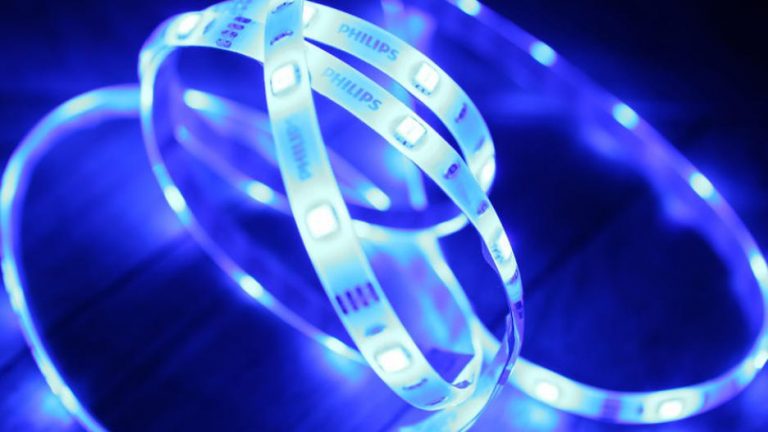 Đèn Led Dây Philips Hue Lightstrip Plus - Base Kit 3 Đèn Led Dây Philips Hue Lightstrip Plus - Base Kit