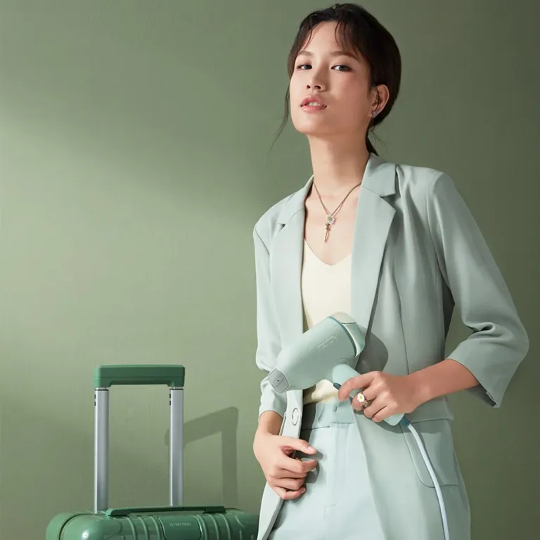 Bàn ủi hơi nước cầm tay Bear GTJ-B10S1 | AKIA