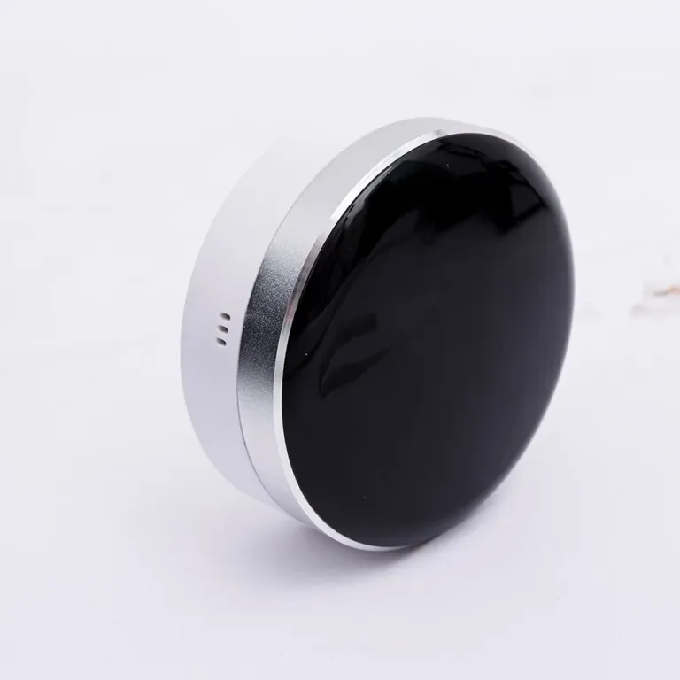 Bộ điều khiển hồng ngoại thông minh Vconnex, tích hợp cảm biến môi trường | AKIA