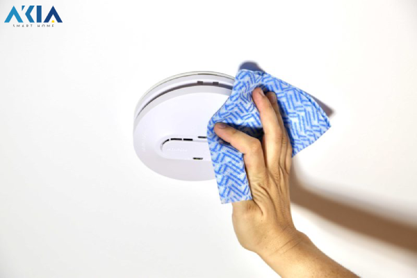 Cách Lắp Cảm Biến Khói Chỉ Với 7 Bước Nhanh Chóng - Chuẩn Kỹ Thuật 51 Vệ Sinh Cảm Biến Khói Thường Xuyên Để Hạn Chế Bụi Bẩn Bám Vào Cảm Biến Khói