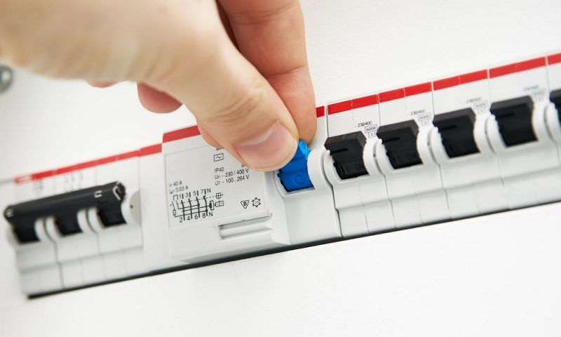 7 Bước Xử Lý Phích Cắm Điện Bị Kẹt Trong Ổ Điện Cực Dễ 13 Ngắt Nguồn Điện Để Đảm Bảo An Toàn Khi Thực Hiện Các Thao Tác Với Ổ Điện