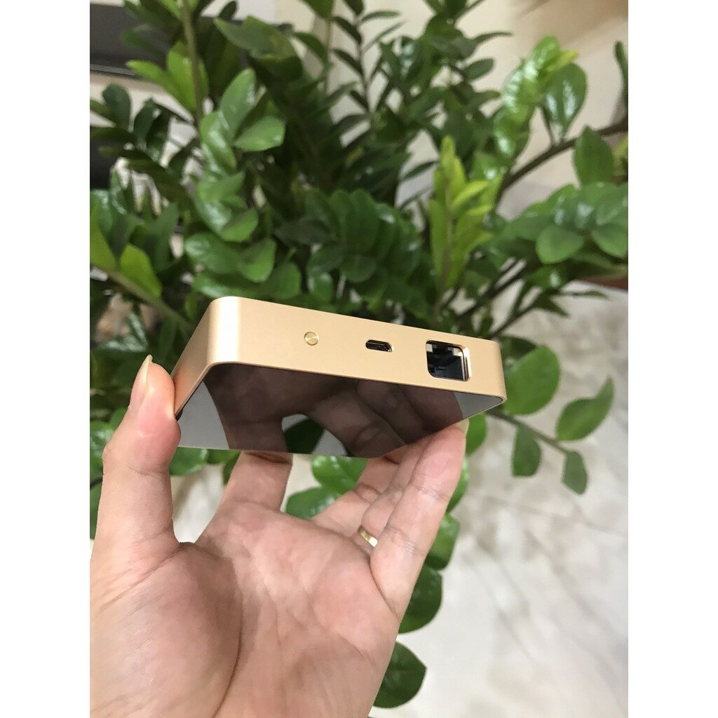 Hub Tuya Zigbee Viền Nhôm Mặt Kính - Bản Lan Hub Tuya Zigbee Viền Nhôm Mặt Kính - Bản Lan
