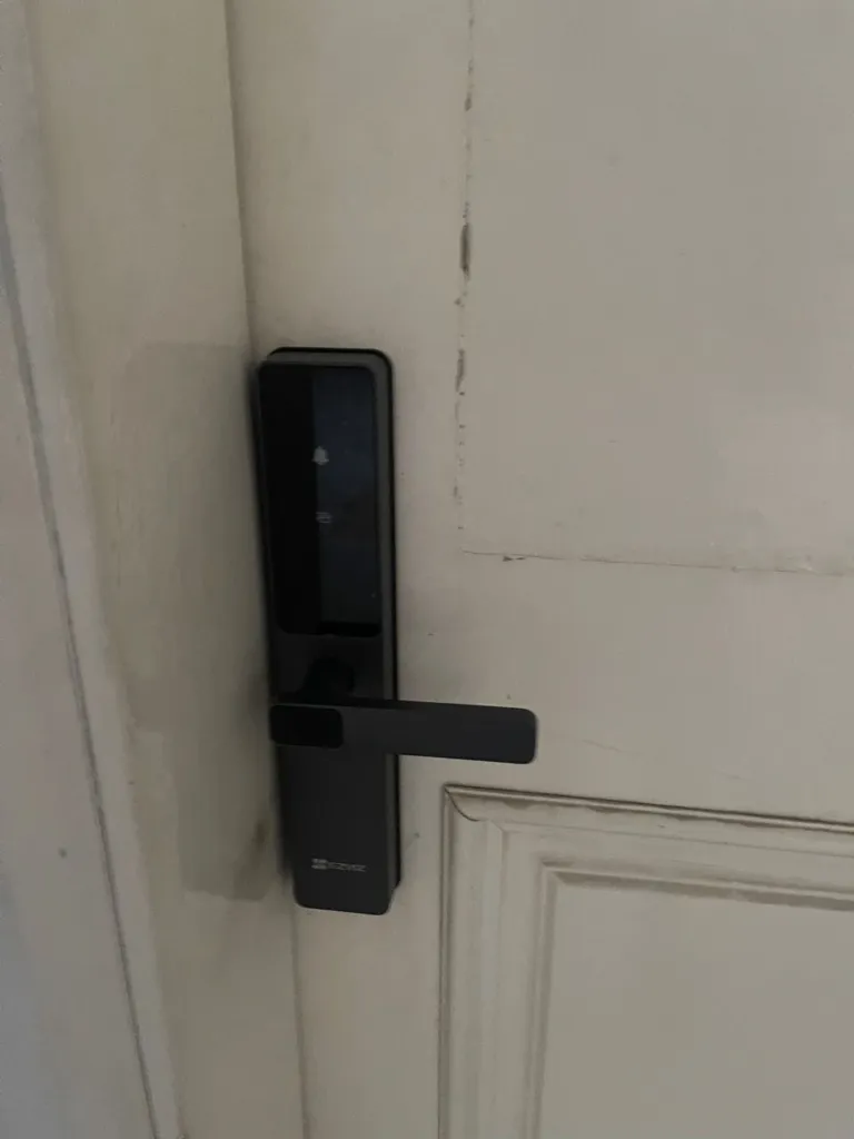 Khóa vân tay thông minh Ezviz DL05 - AKIA Smart Home