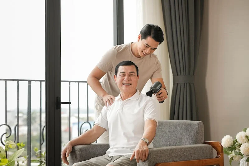 Sung-Massage-Kata-Mg20-Thuc-Te-2 Hình Ảnh Thực Tế Súng Massage Kata Mg20 4