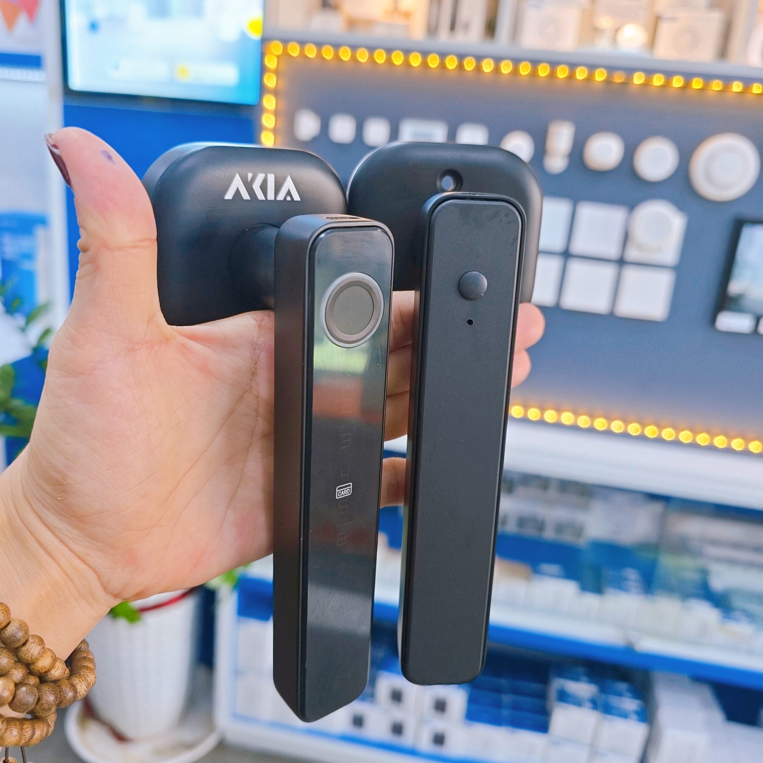 Khóa Cửa Thông Minh Akia K18 7 Khóa Vân Tay Akia K18