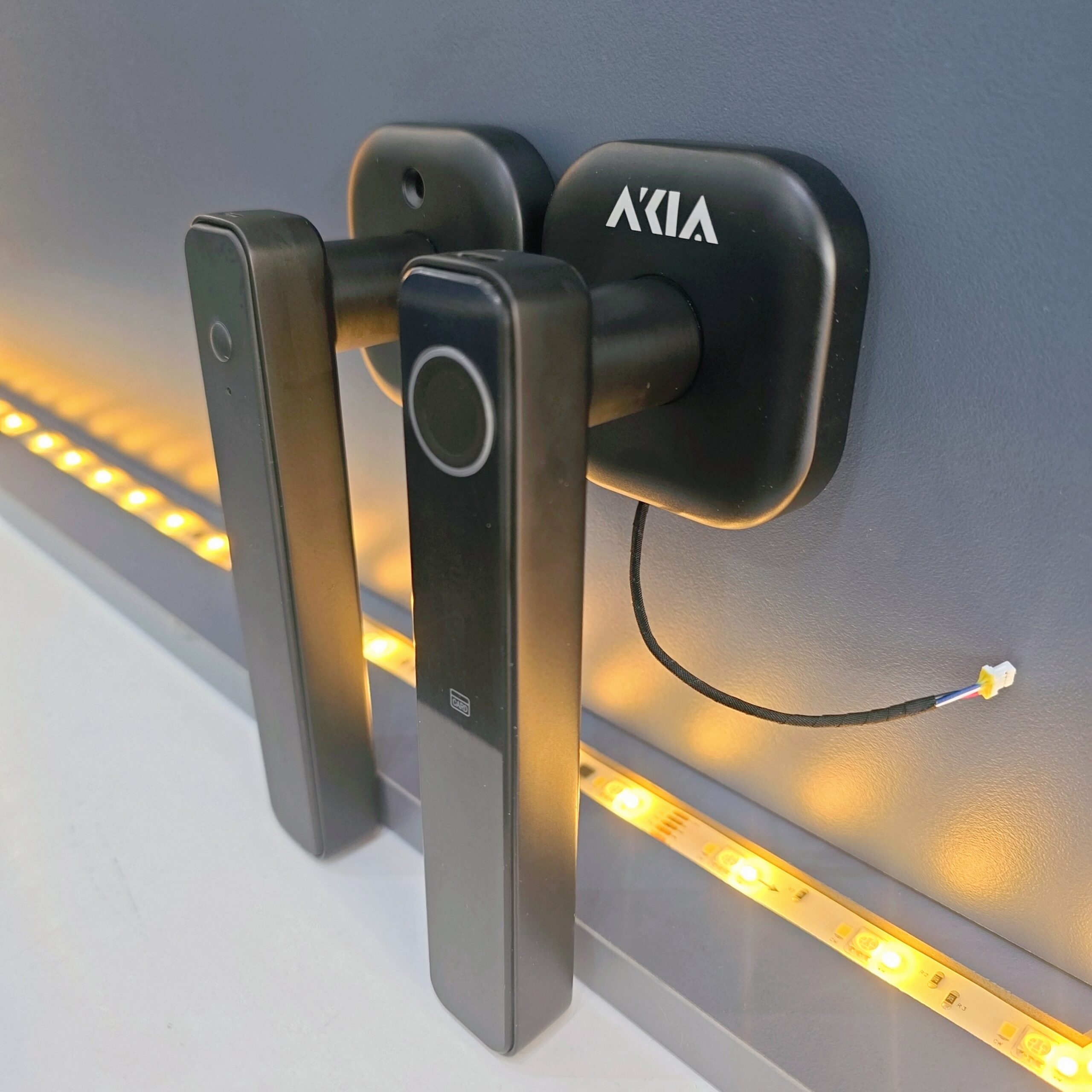 Khóa Cửa Thông Minh Akia K18 8 Khóa Vân Tay Akia K18