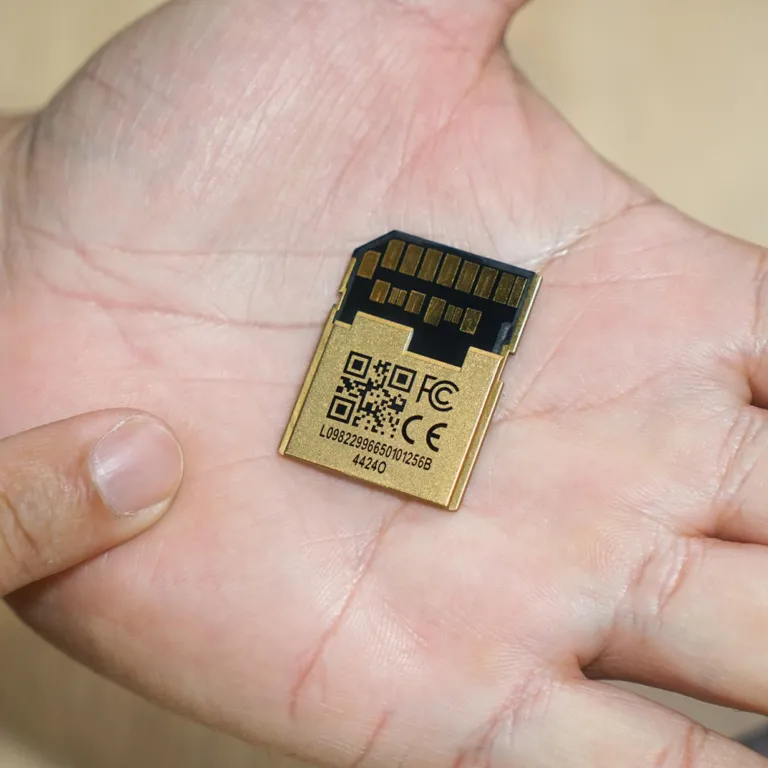 Thẻ Nhớ Lexar ARMOR GOLD SDXC UHS – II 128GB – Chống Nước – Chống Sốc | AKIA