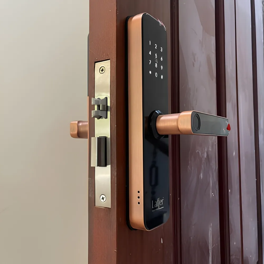 Khoá Cửa Vân Tay Laffer Lx08 Cho Cửa Gỗ 20 Khoá Cửa Vân Tay Laffer Lx08 Cho Cửa Gỗ - Akia Smart Home