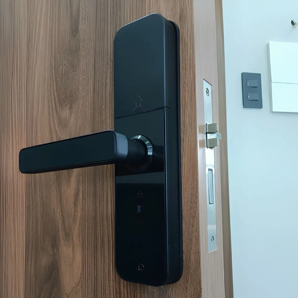 Khoá Cửa Vân Tay Laffer Lx08 Cho Cửa Gỗ 15 Khoá Cửa Vân Tay Laffer Lx08 Cho Cửa Gỗ - Akia Smart Home