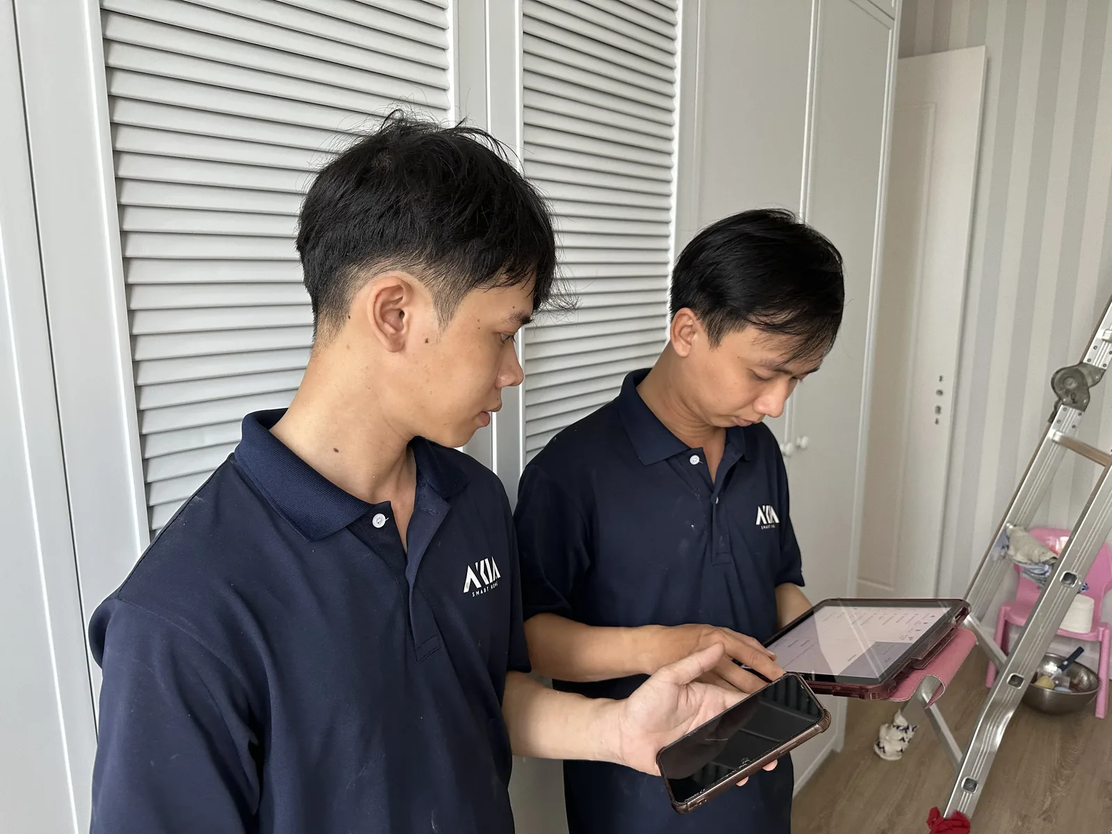 Khóa Vân Tay Imou Fino 1 Cho Cửa Nhôm Xingfa 8 Kỹ Thuật Viên Akia Khảo Sát Và Lắp Đặt Khóa Vân Tay Imou Fino 1 Tận Nơi