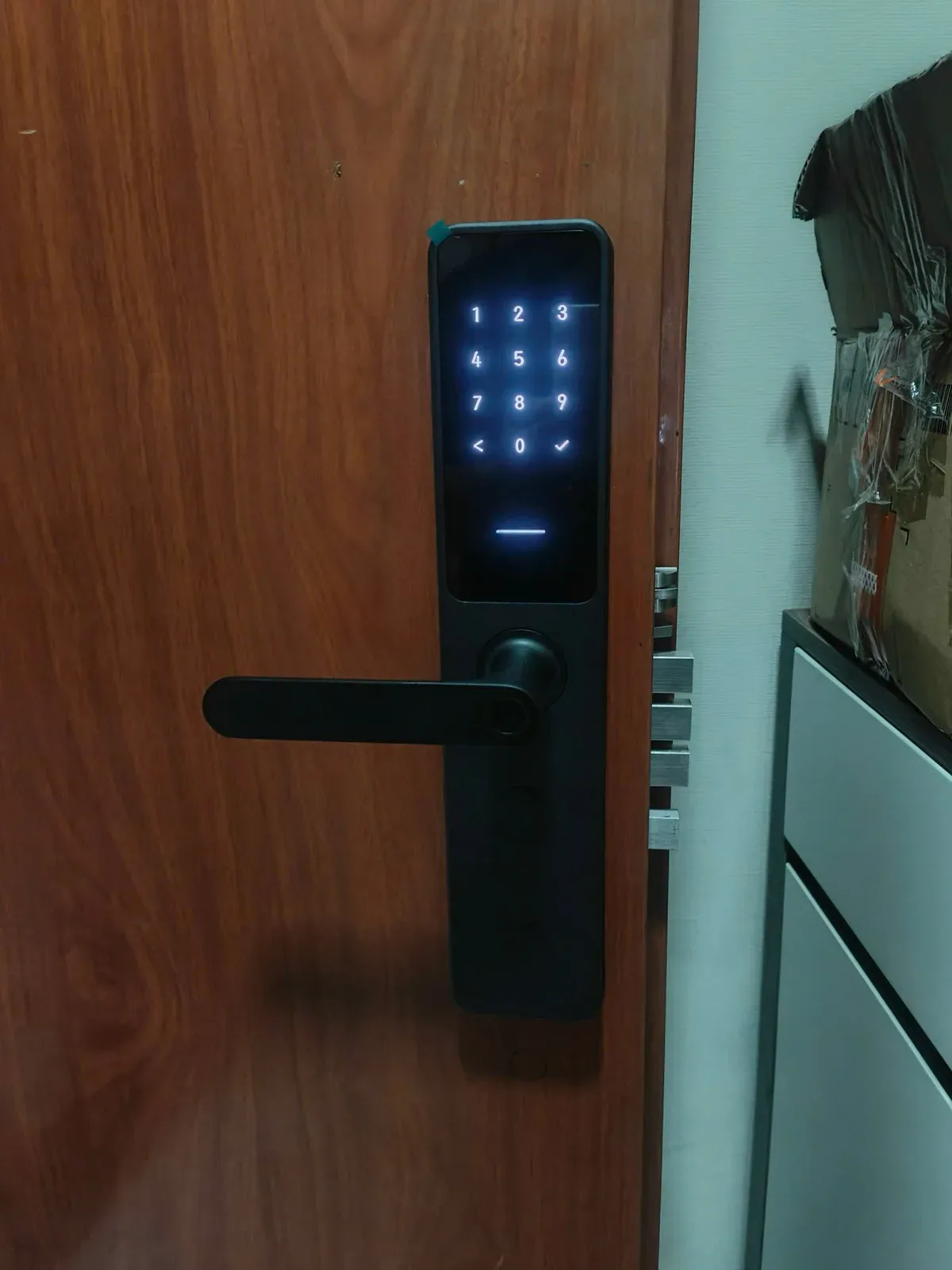 Chọn Khóa Thông Minh Theo Loại Cửa Gỗ Tự Nhiên Với Dòng Khóa Ruột Đại 6068 Aqara A100