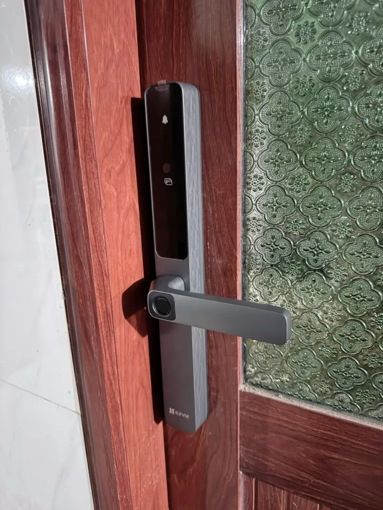 Khóa cửa nhôm Ezviz DL06 – 1 mặt vân tay - AKIA Smart Home