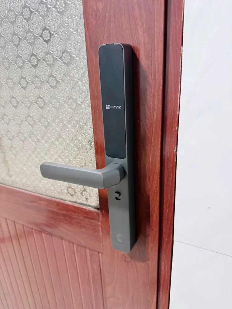 Khóa cửa nhôm Ezviz DL06 – 1 mặt vân tay - AKIA Smart Home