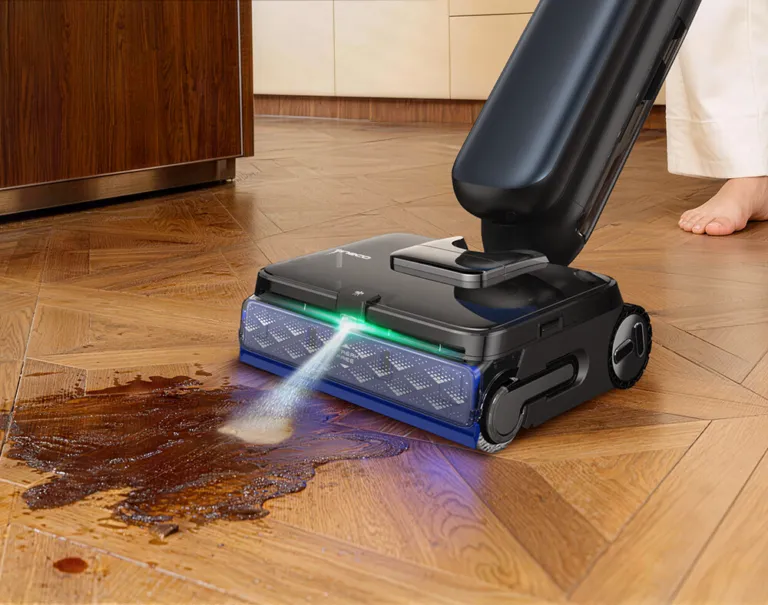 Máy hút bụi lau sàn có trạm Tineco Floor One Station S9 Artist - Đầu lau phun nước xử lý vết cà phê trên sàn gỗ