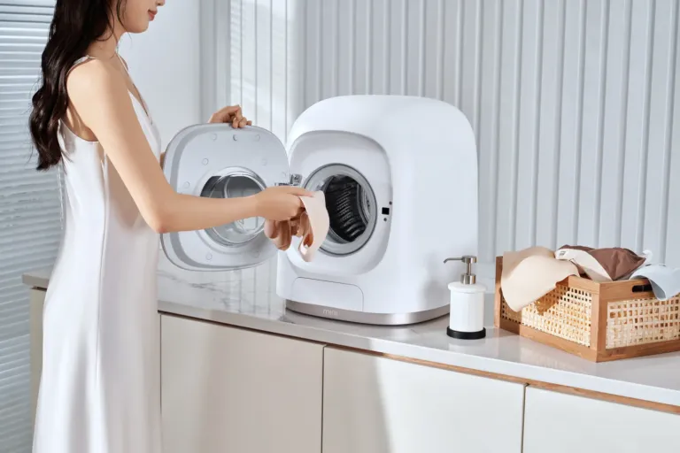 Lấy quần áo khỏi Roborock Zeo Mini
